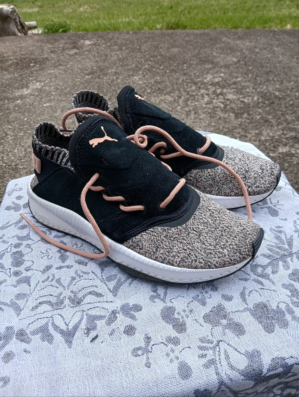 Puma Women's Size 8.5 Black and Blush Knit Trainers - Picture 5 of 9